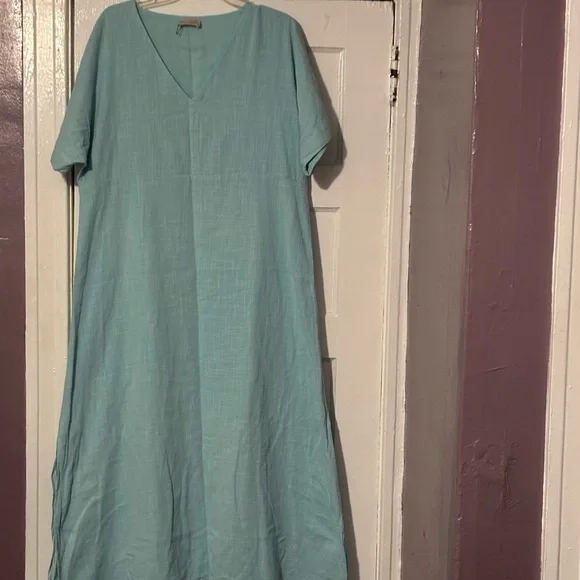 Nomad Soft Blue V-Neck Top - Picture 2 of 11